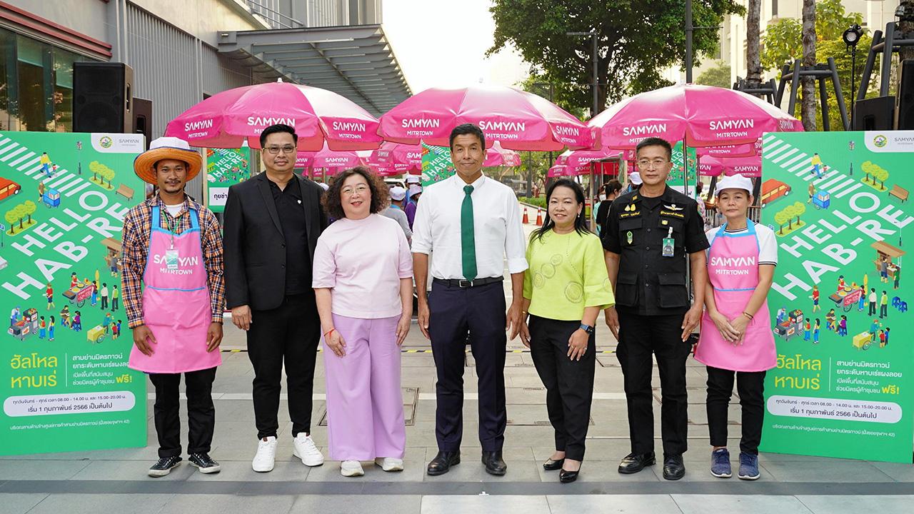 ไปซื้อได้  -  ธีรนันท์ กรศรีทิพา จัดแคมเปญ “ฮัลโหล หาบเร่” เชิญชวนผู้ค้าหาบเร่แผงลอยผู้ค้ารายย่อยย่านปทุมวันมาเปิดตลาดขายสินค้าแบบไม่มีค่าใช้จ่าย โดยมี รศ.ชัชชาติ สิทธิพันธุ์, สุขวิชญาณ์ นสมทรง และ ชัยมงคล ทัดเทียมเพชร มาร่วมงานด้วย ที่สามย่านมิตรทาวน์ วันก่อน.