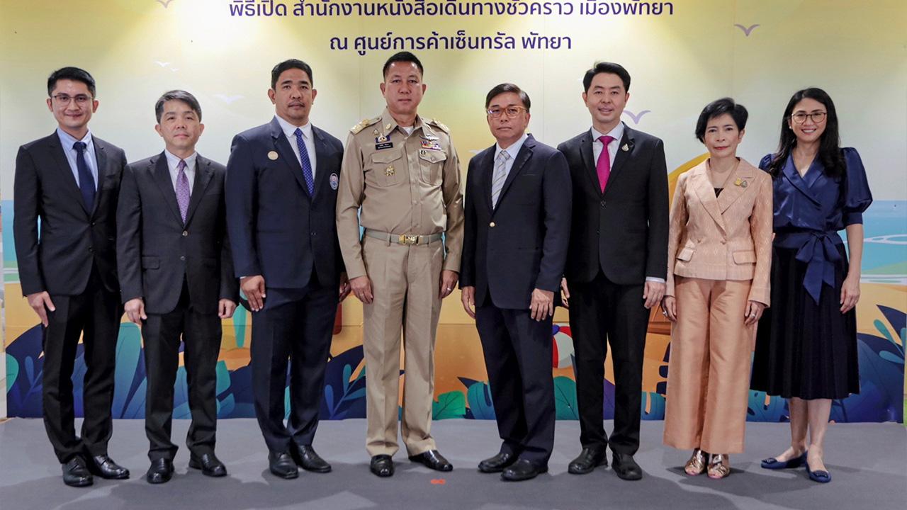 เปิดแล้ว  -  รุจ ธรรมมงคล อธิบดีกรมการกงสุล เปิดสำนักงานหนังสือเดินทางชั่วคราว เมืองพัทยา เพื่ออำนวยความสะดวกแก่ประชาชน โดยมี ธวัชชัย ศรีทอง, ปรเมศวร์ งามพิเชษฐ์, นคร ผลลูกอินทร์, ณรงค์ บุญเสถียรวงศ์ และ รุจิเรศ นีรปัทมะ มาร่วมงานด้วย ที่เซ็นทรัล พัทยา วันก่อน.