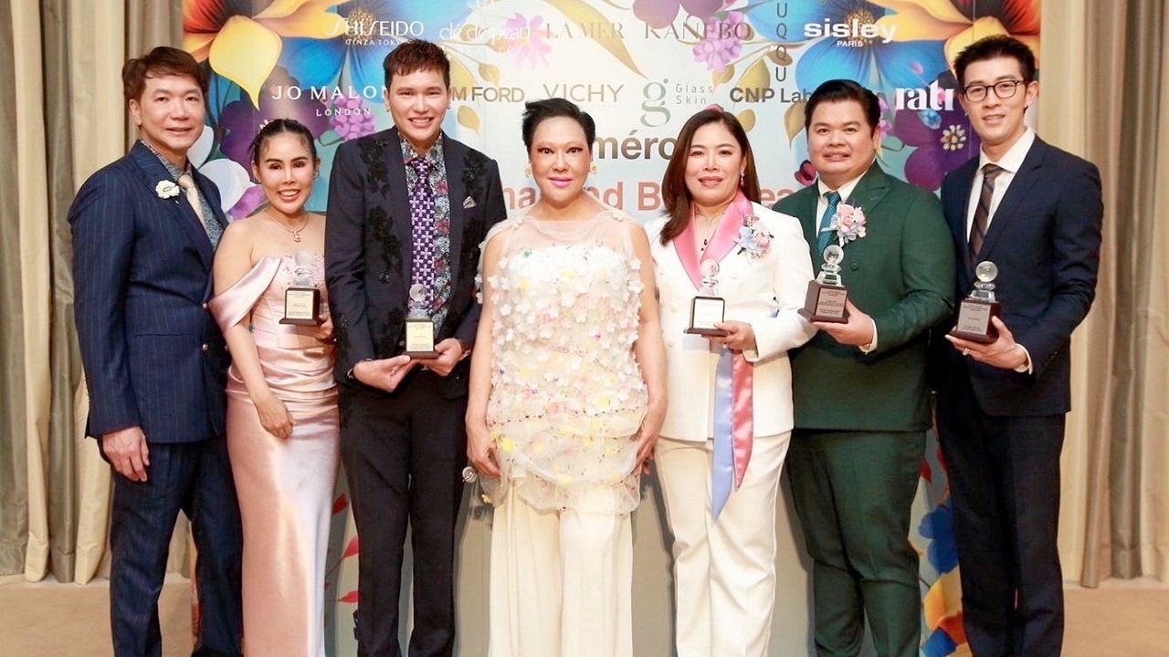 ให้รางวัล - อมรสิริ บุญญสิทธิ์ จัดงานมอบรางวัล Numéro Thailand Best Beauty and Medical World Awards 2024 ให้แบรนด์ความงามและสถาบันความงามชั้นนำ โดยมี วรุตม์ สุทธินันท์, นทพร บุญบุบผา และ ฤทธิชัย ศรีวิจารย์ มารับรางวัลด้วย ที่โรงแรมสยามเคมปินสกี้ วันก่อน.