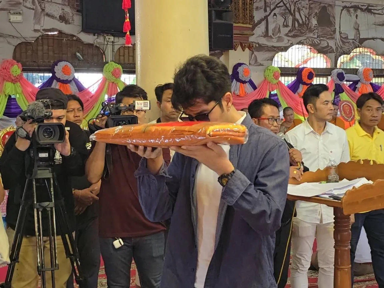 เปิดวัดทับกระดาน ทำบุญใหญ่ให้ "พุ่มพวง ดวงจันทร์" รำลึก 32 ปีที่จากไป