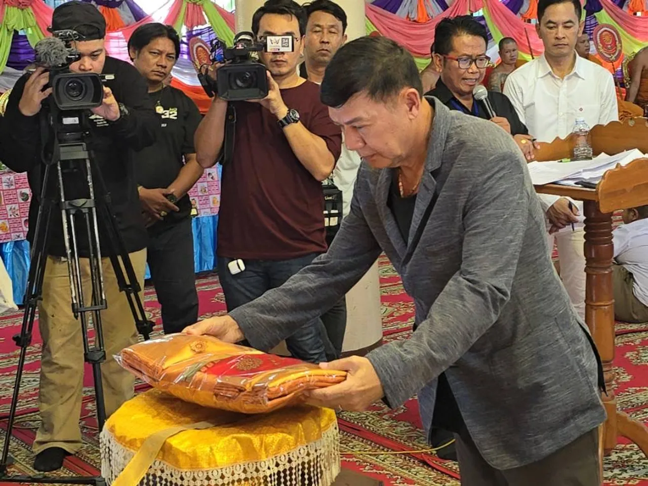 เปิดวัดทับกระดาน ทำบุญใหญ่ให้ "พุ่มพวง ดวงจันทร์" รำลึก 32 ปีที่จากไป