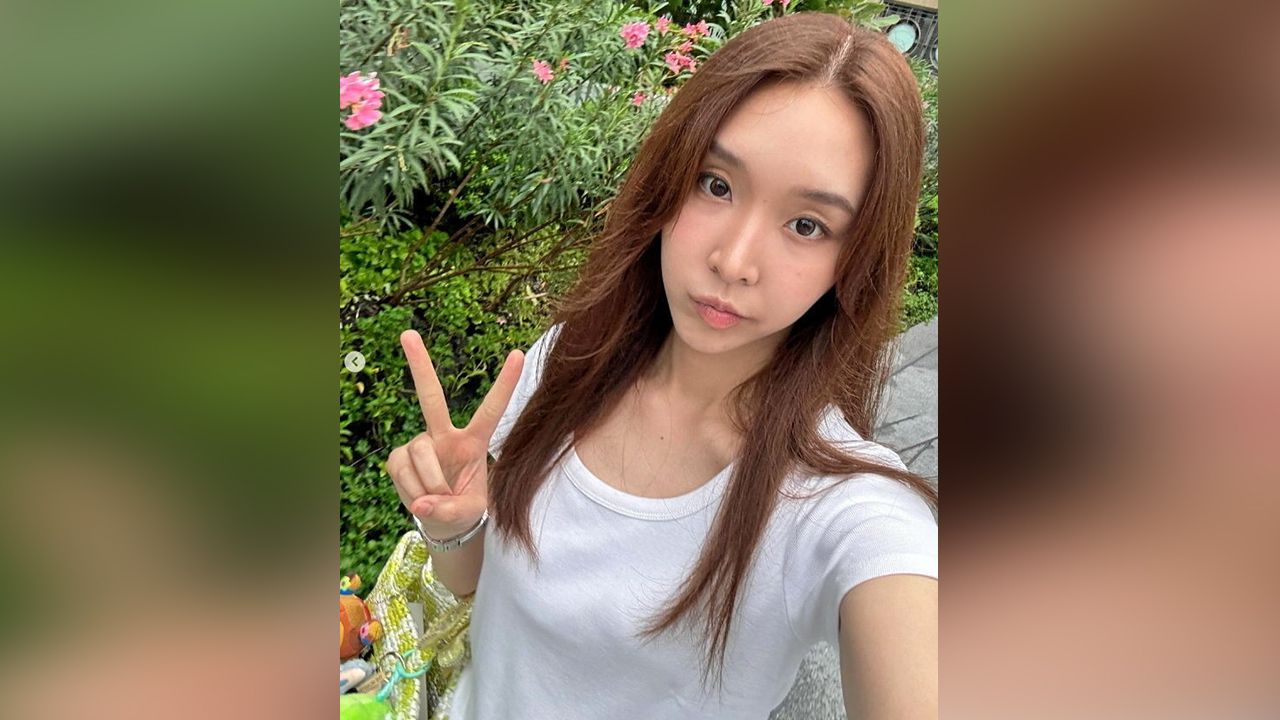 ก็เพิ่งรู้ว่ามีคนหวังดี เยอะ เพราะพอมีภาพ ตงตง-กฤษกร ไปกินข้าวกับสาวอื่น ก็มีคนไปเมนต์ในไอจี สาลี่ เดอะสตาร์ เป็นห่วงเป็นใย แต่นางก็สวนไปนิ่งๆ ว่าผู้หญิงคนนั้นตนรู้จัก...ผู้หวังดีแต่ประสงค์ร้ายน่ะสิ!