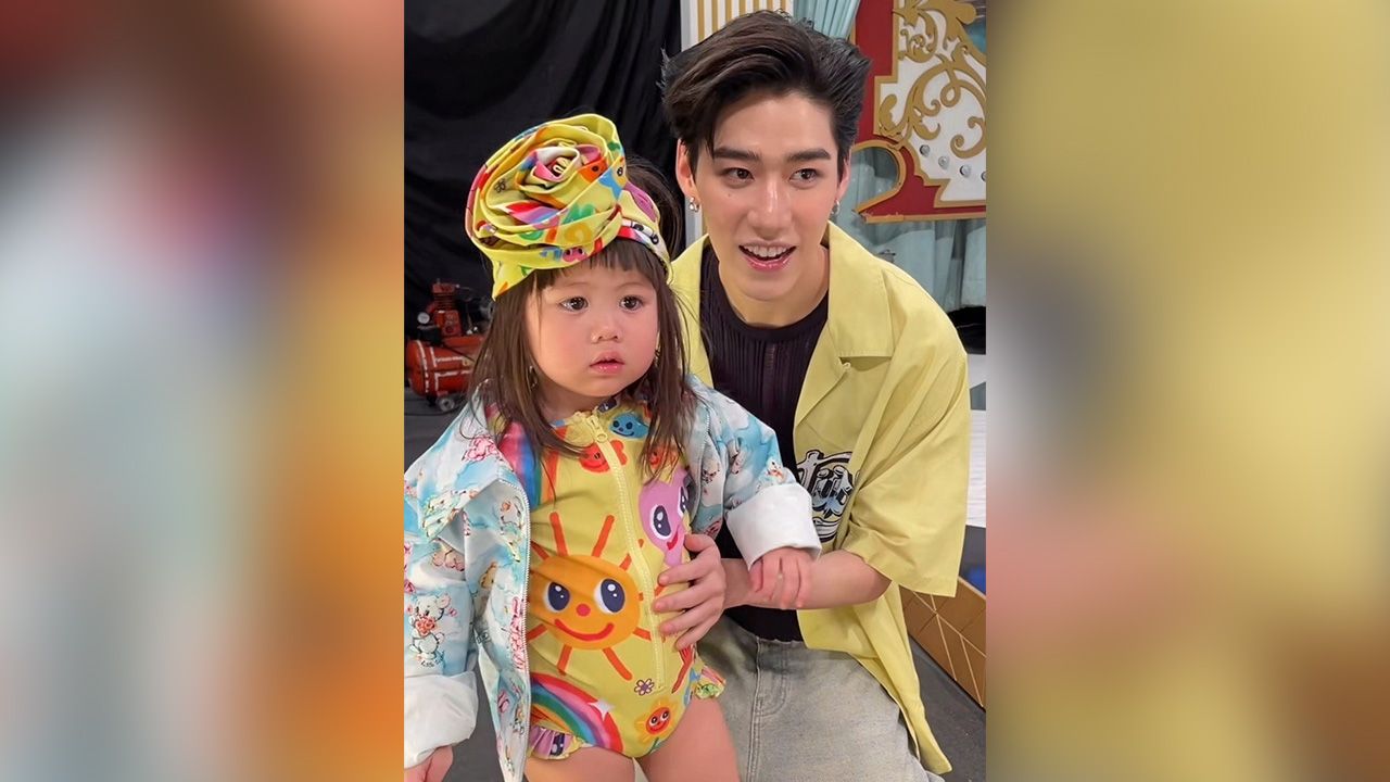 ถูก เจฟ ซาเตอร์ ขิงแรงมานาน ถึงคิวพีพี-กฤษฏ์ หอบตุ๊กตาเอลโม่ไปพิชิตใจ น้องแอบิเกล ถึงสตู 3 แซ่บ เจ๊เกล ไหว้สวยรับของ แถมให้ พีพี อุ้ม เขินกันไปมา ศึกนี้สู้ไหว! ไม่รู้จะเอ็นดูใครก่อนดี.