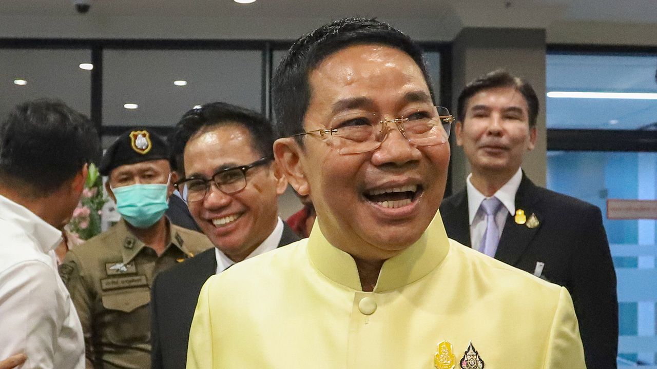 พิชิต ชื่นบาน