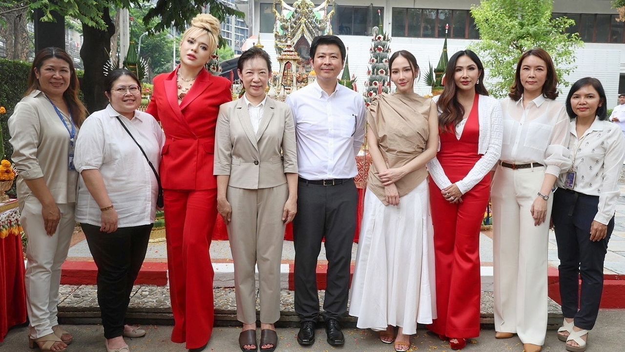 ปั้นโปรเจกต์ใหม่ พัชราภา ไชยเชื้อ, ศุภชัย ศรีวิจิตร และ ปนันท์ชิตา อัครทรัพย์ธาดา จัดพิธีบวงสรวงเปิดผลิตภัณฑ์ใหม่เพอร์เบอรี่ พลัส ไฟเบอร์ พร้อมจับมือกับพันธมิตรใหม่ BUGABOO SHOP โดยมี จักรพันธ์ ลีละมาสวัฒน์ กรรมการผู้จัดการ บริษัท บีบีทีวี นิว มีเดีย จำกัด เป็นตัวแทนมาร่วมพิธี ณ เทวาลัยพระพิฆเนศ ช่อง 7HD วันก่อน.