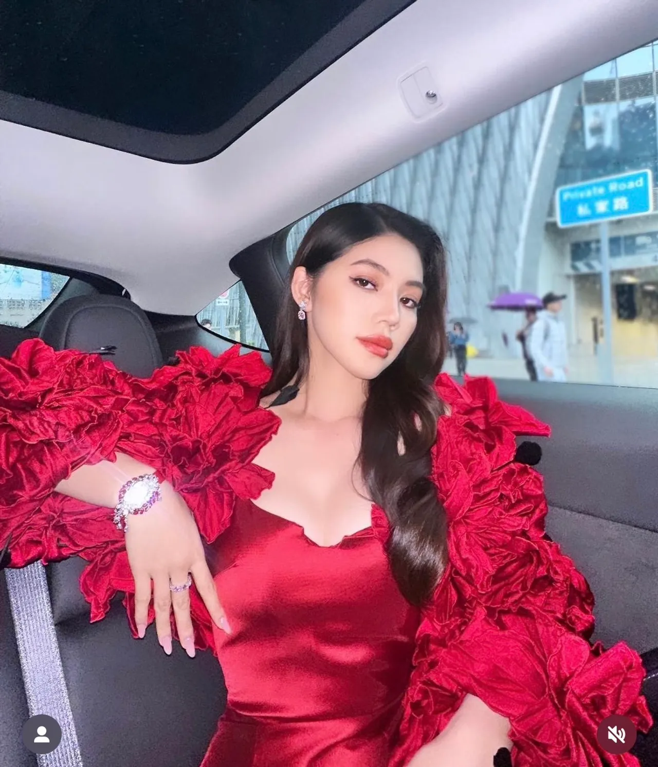 ซูมชัดๆ พิธีกรดังหย่าเมีย ควงสาวเวียดนามเที่ยวสมุย มาทั้งคลิปพร้อมแคปชั่นเด็ด