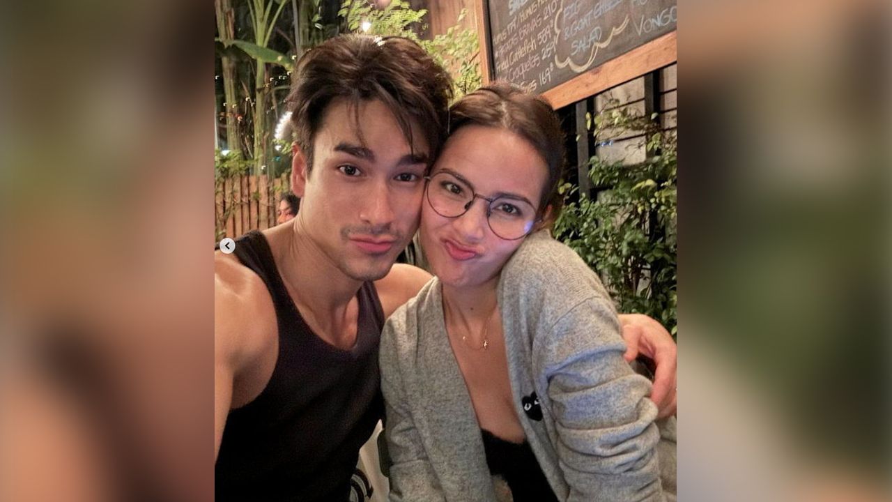 ถือเป็นภาพเป็นทุกคนรอคอยเลยสำหรับ ณเดชน์ และ ญาญ่า–อุรัสยา ที่โพสต์ภาพในร้านอาหารแห่งหนึ่งที่ทั้งคู่ชวนกันออกมากินกันตอนดึก...มื้อนี้ของ หวานไม่ต้องละ!