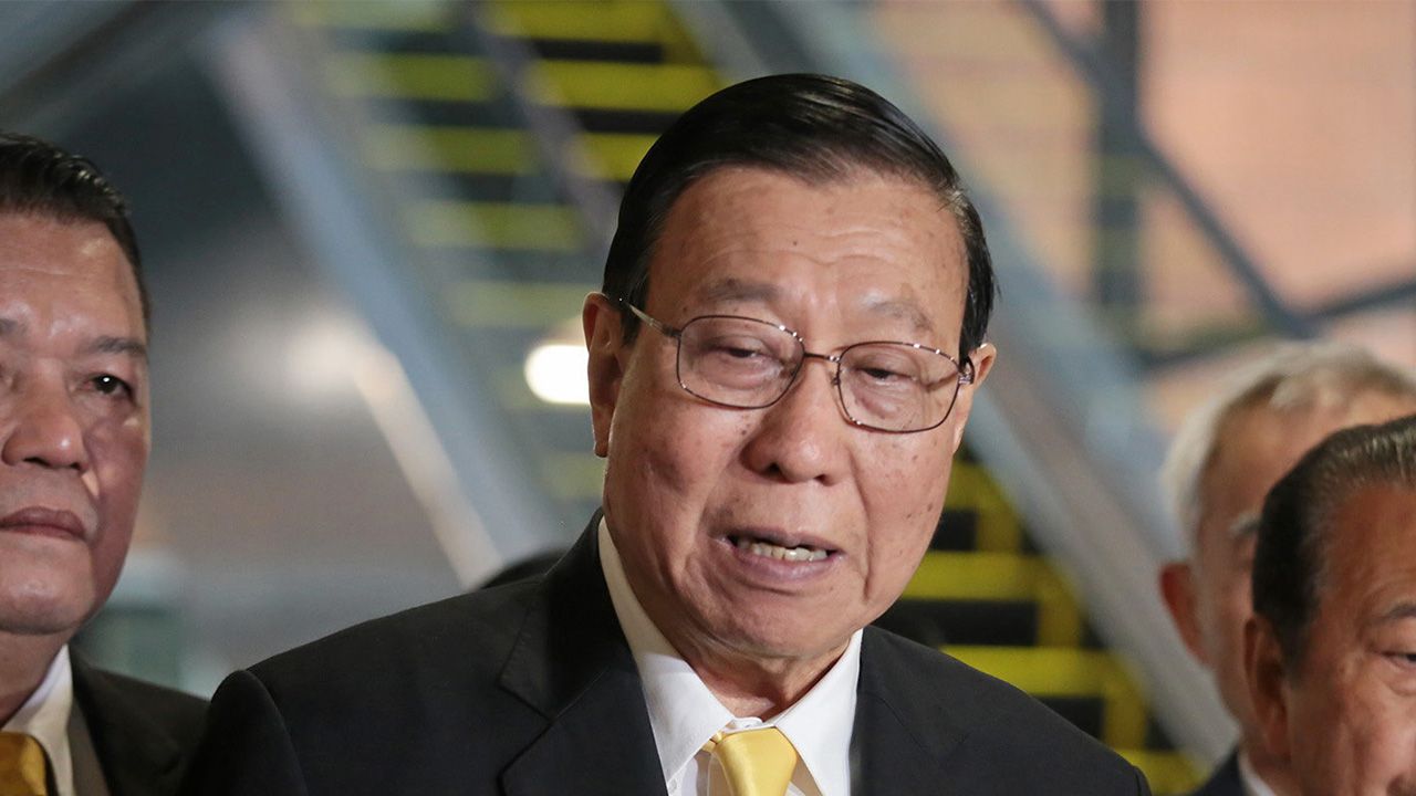 พรเพชร วิชิตชลชัย