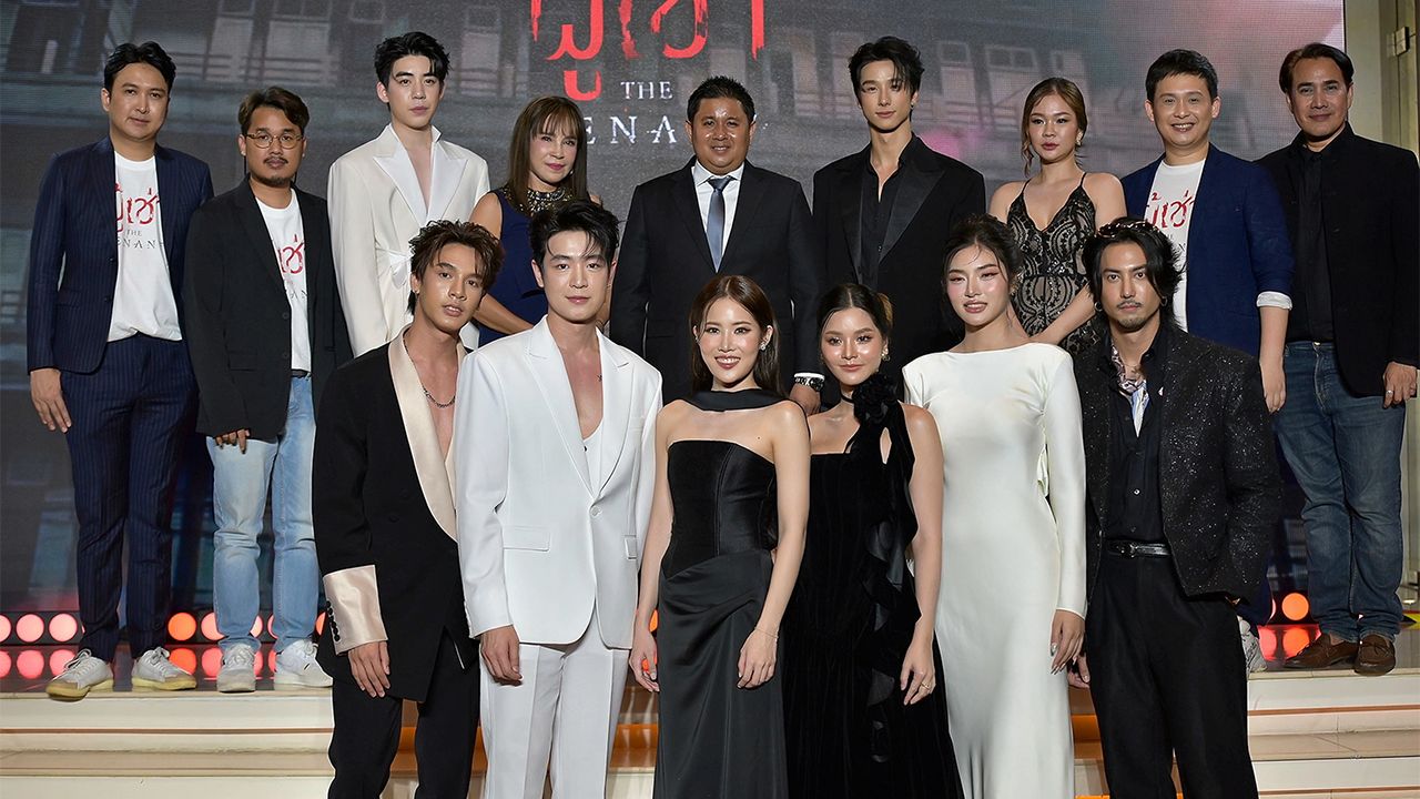 ลุ้นไปด้วยกัน แบ็งค์ชาติ กิตตินันทณา และ พฤฒ เกตุสุริยงค์ บริษัท วี เลิฟ สตูดิโอ พร้อมด้วยผู้กำกับ อนันต์ รัศมี จัดงานกาลาพรีเมียร์ภาพยนตร์ระทึกขวัญ “ผู้เช่า” โดยมี อำภา ภูษิต, ปีโป้-ณัชพัณณ์ ปรมะเจริญโรจน์, บอส-พรพิพัฒน์ คุณิศร ฯลฯ มาร่วมงาน ณ ชั้น 5 พารากอน ซีนีเพล็กซ์ สยามพารากอน.