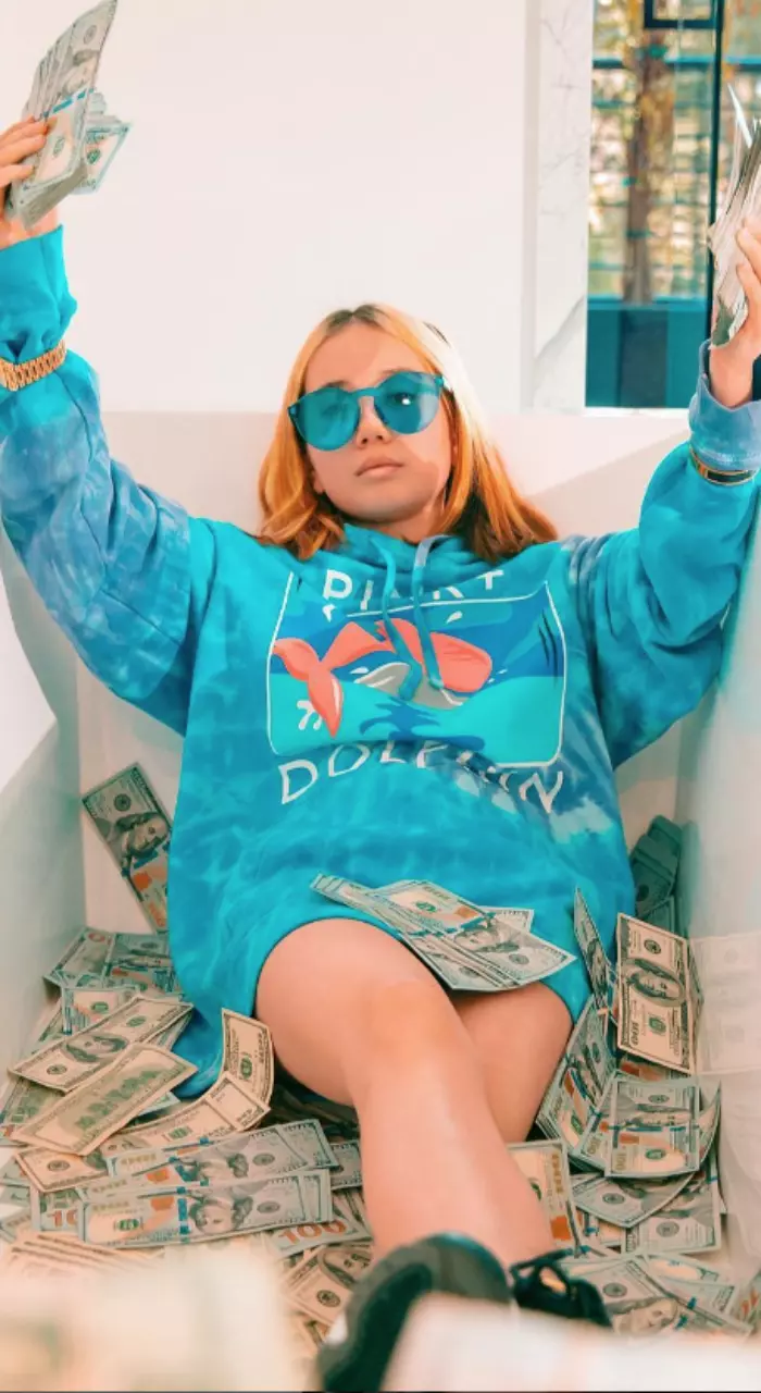 ชาวเน็ตแห่อาลัย "ลิล เทย์" (Lil Tay) แร็ปเปอร์ชื่อดังดับปริศนาในวัยเพียง 14 ปี พร้อมพี่ชาย