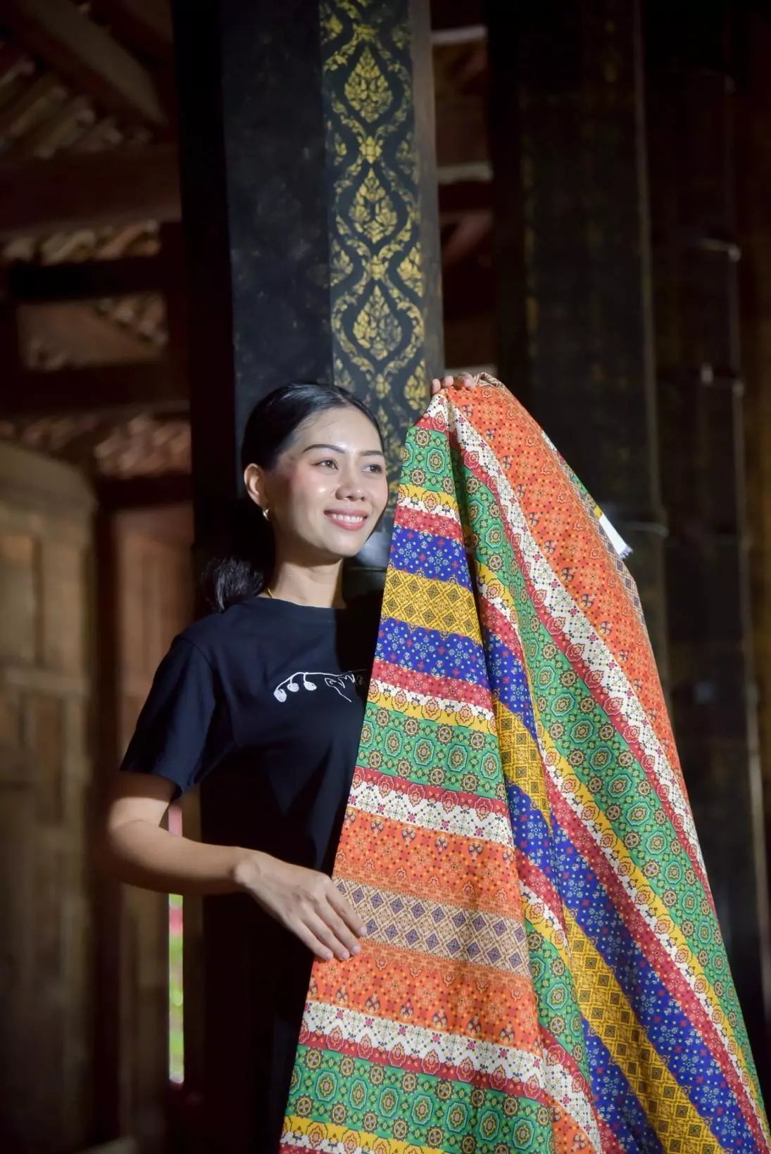ฟื้นคืนชีพลายโบราณ อายุกว่า 300 ปี “ช่างสกุลเมืองเพชร” ดีไซน์ให้เข้าถึงทุกเจเนอเรชัน