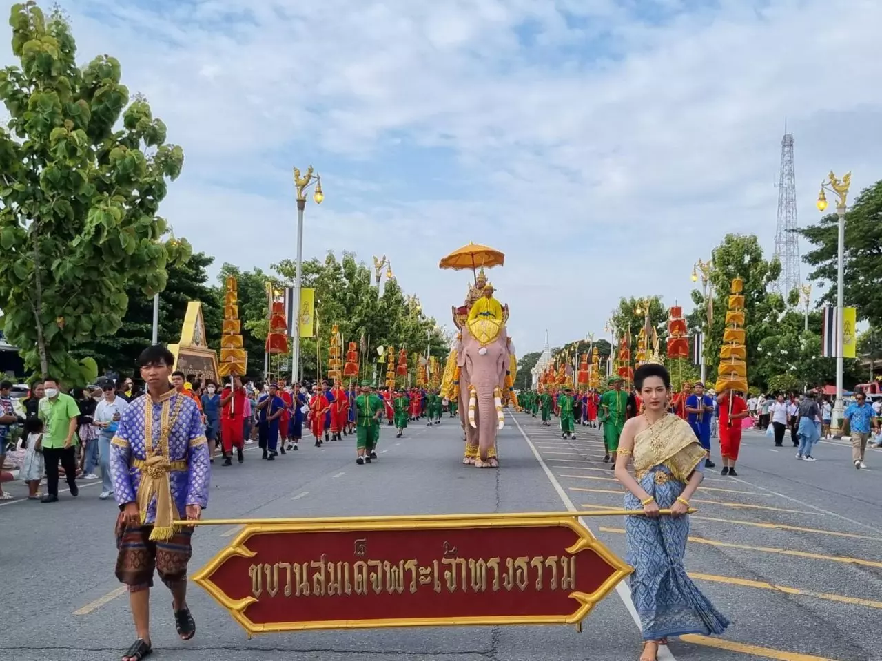 เริ่มอย่างยิ่งใหญ่ งานประเพณีตักบาตรดอกเข้าพรรษา และถวายเทียนฯ ปี 66 ที่สระบุรี