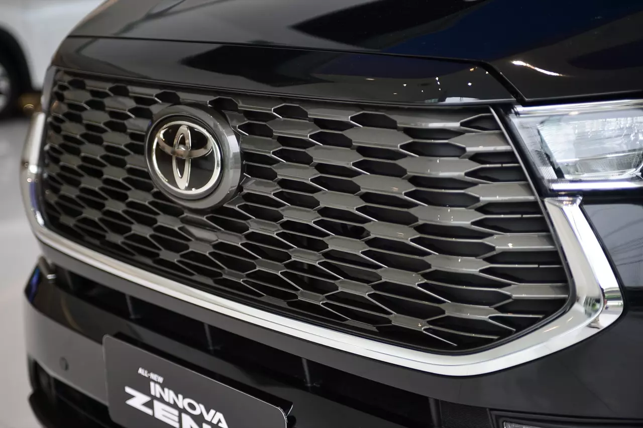 นุ่มนวลชวนหลับ! สัมผัสแรกแปลกใจ TOYOTA INNOVA ZENIX 2.0HEV PREMIUM