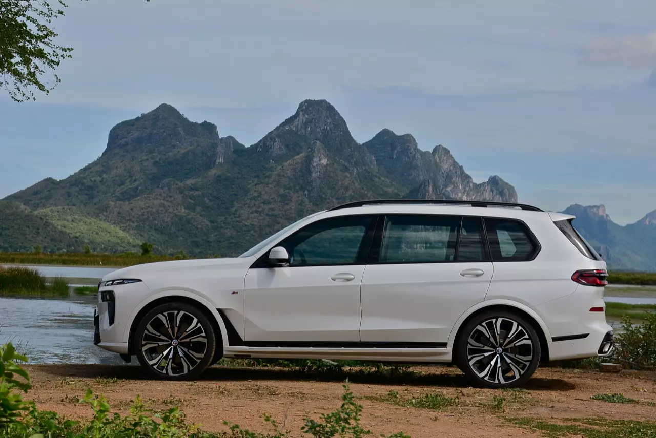 ประกอบไทยราคาดีงาม ทดสอบ BMW X7 xDRIVE40d M SPORT LCI 2023