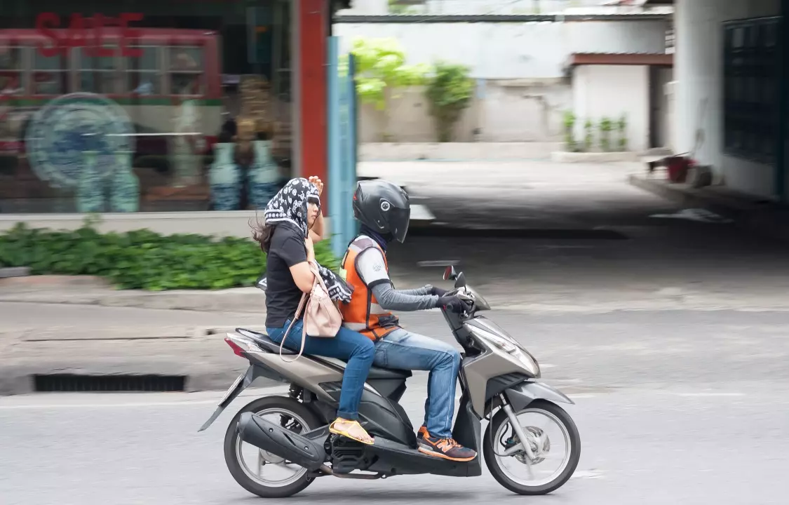 ส่วยวินมอเตอร์ไซค์ เคลียร์จ่ายจบ “เทศกิจ-ตำรวจ” ผุดเต็มแนวรถไฟฟ้า