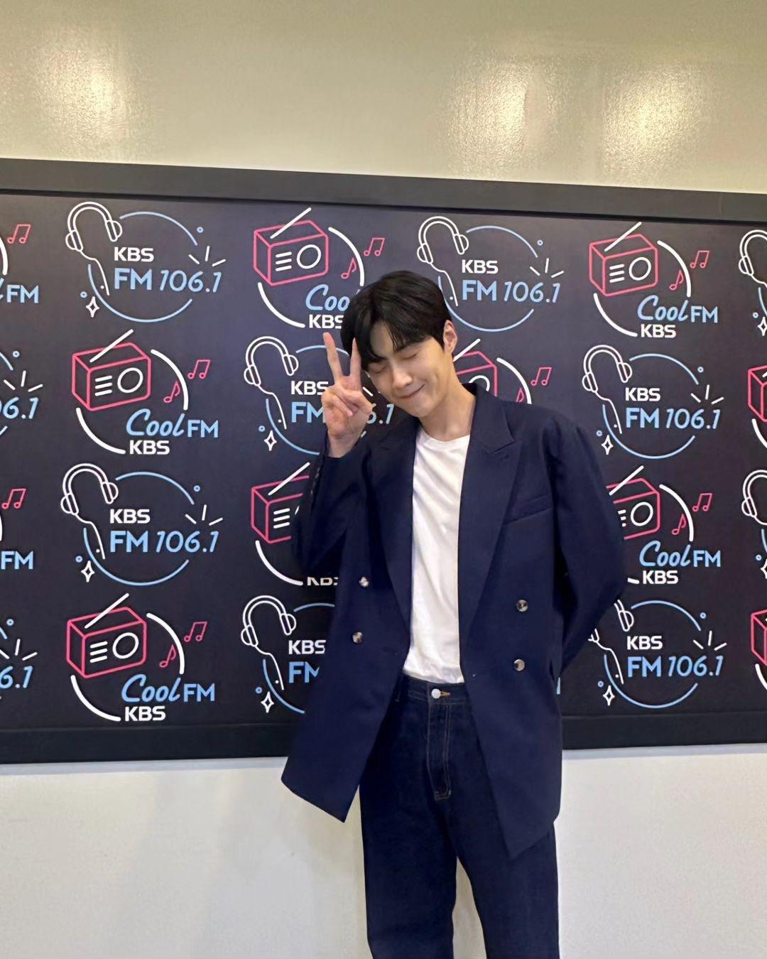 ขอบคุณภาพจากไอจี @kimseonho_staff.diary