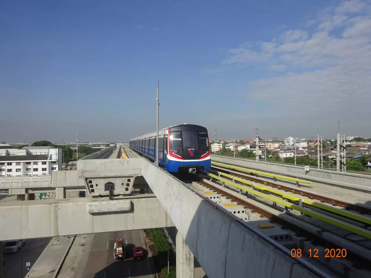 รถไฟฟ้าสายสีเขียว มีสถานีอะไรบ้าง วิ่งจากไหนถึงไหน ราคาเท่าไร