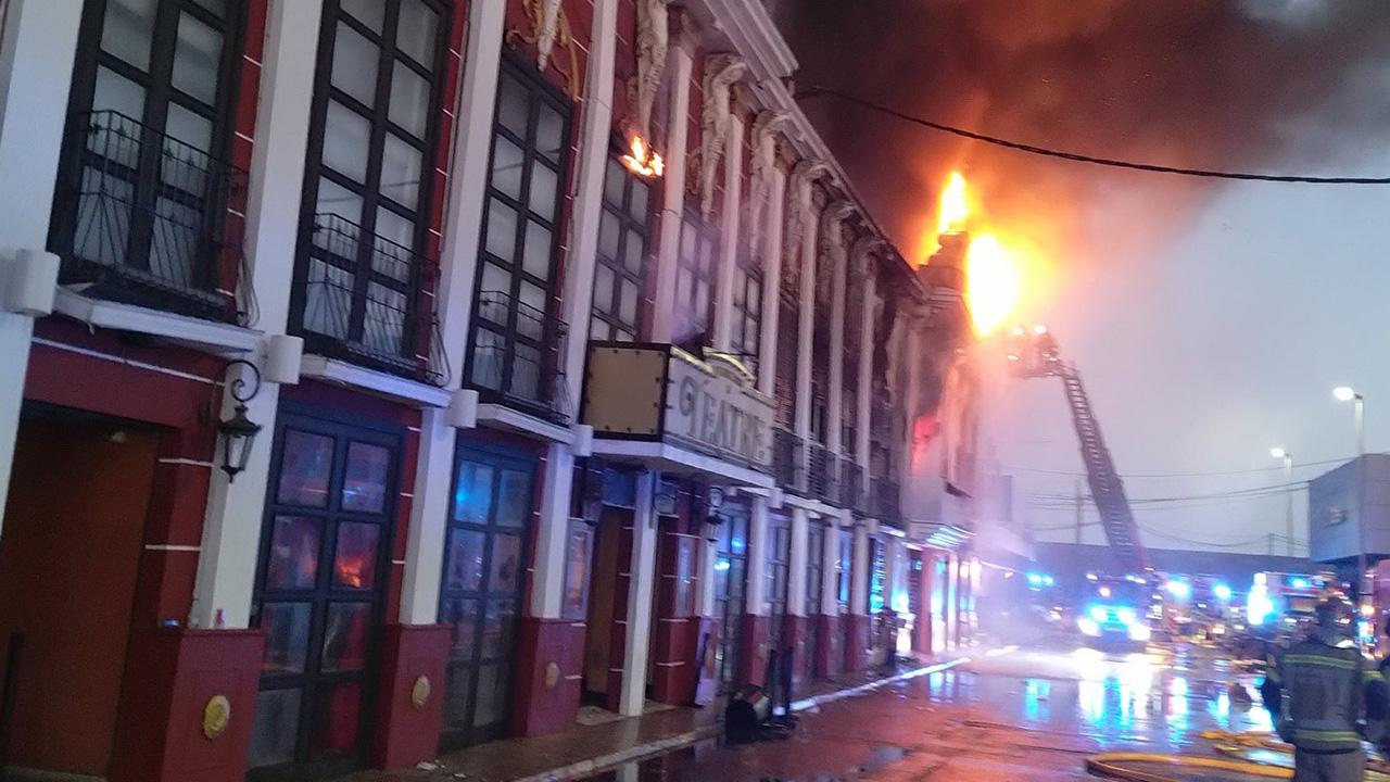 A fire at an entertainment venue in Murcia, Spain (Image via Bomberos Murcia)