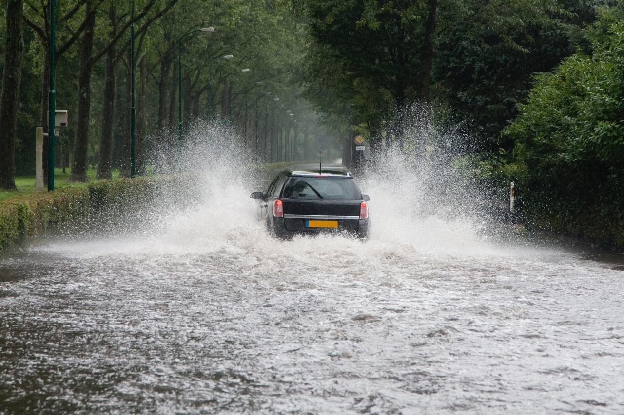 汽车在洪水熄火，如何让你的车不抛锚？