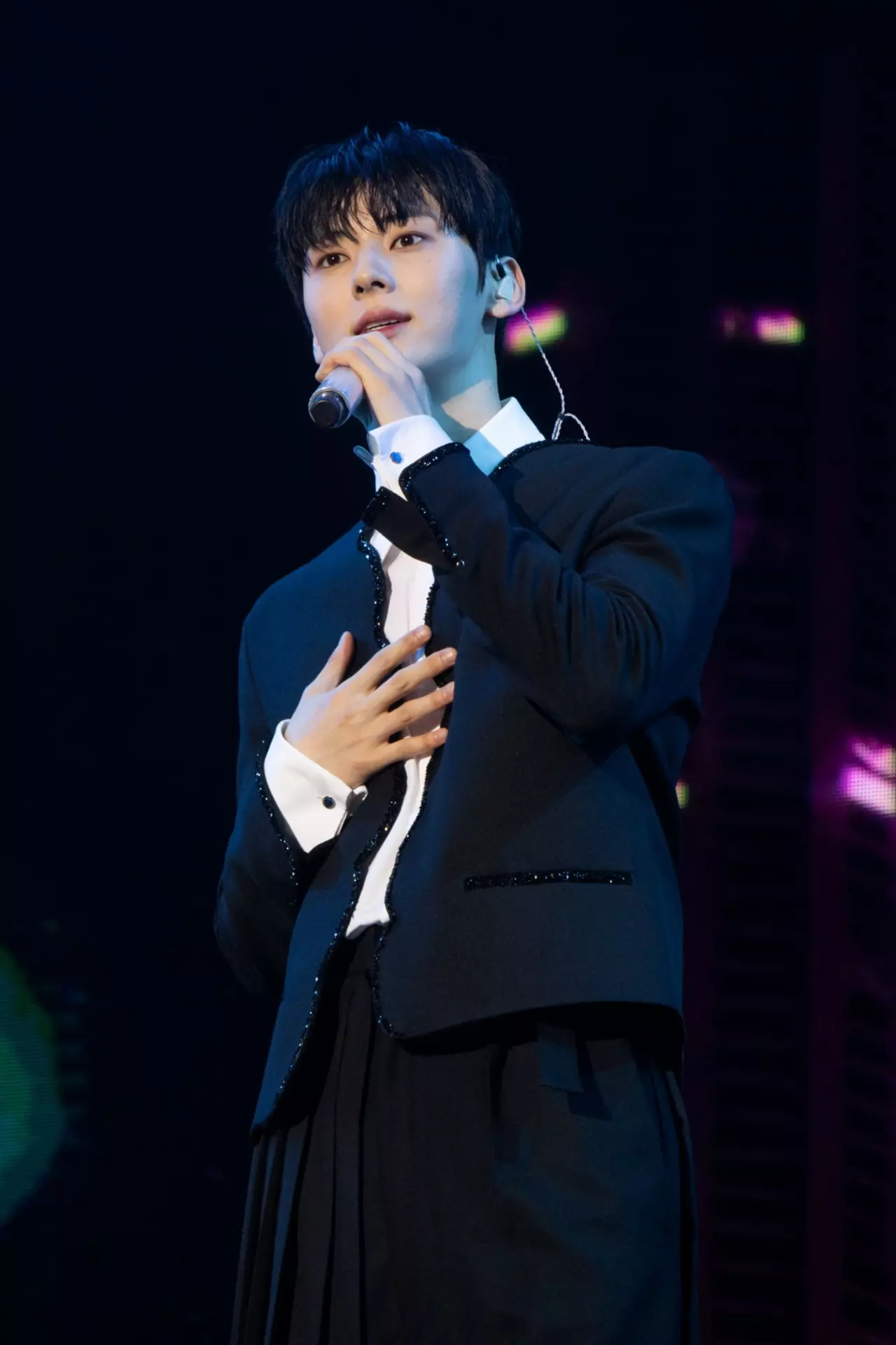 ฮวังมินฮยอน โซโล่มินิคอนเสิร์ต จัดโชว์พิเศษ "โต๊ะริม" สุดจึ้งสะกดใจ