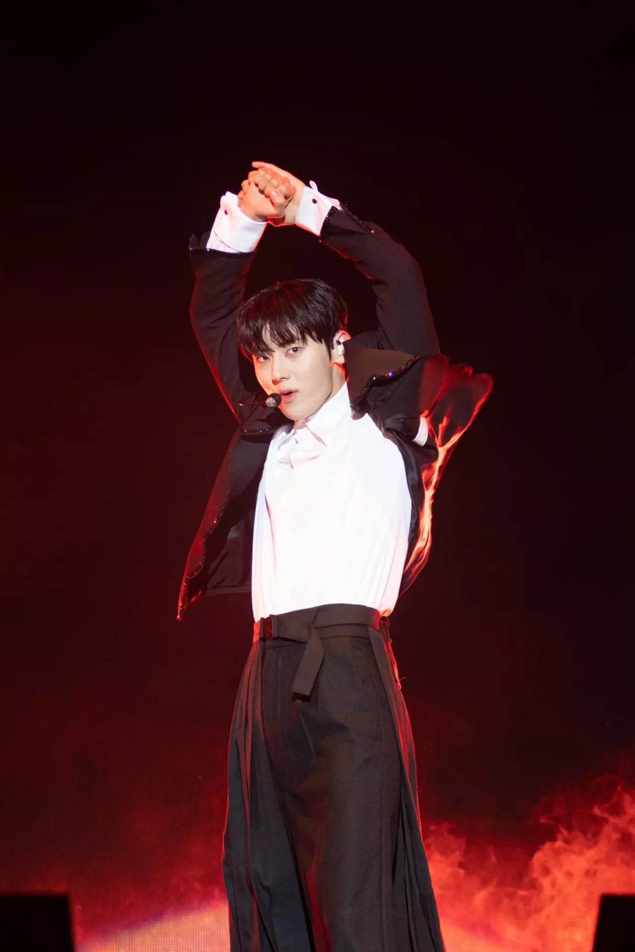 ฮวังมินฮยอน โซโล่มินิคอนเสิร์ต จัดโชว์พิเศษ "โต๊ะริม" สุดจึ้งสะกดใจ