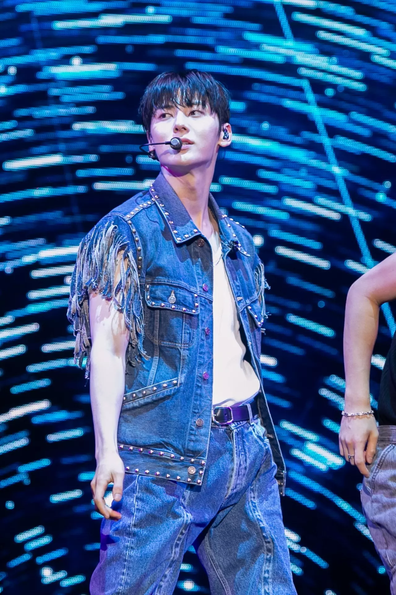 ฮวังมินฮยอน โซโล่มินิคอนเสิร์ต จัดโชว์พิเศษ "โต๊ะริม" สุดจึ้งสะกดใจ