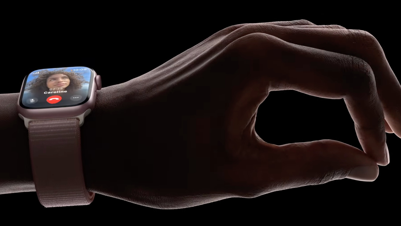 Apple Watch Series 9 隆重推出，尖轻触即可轻松使用。