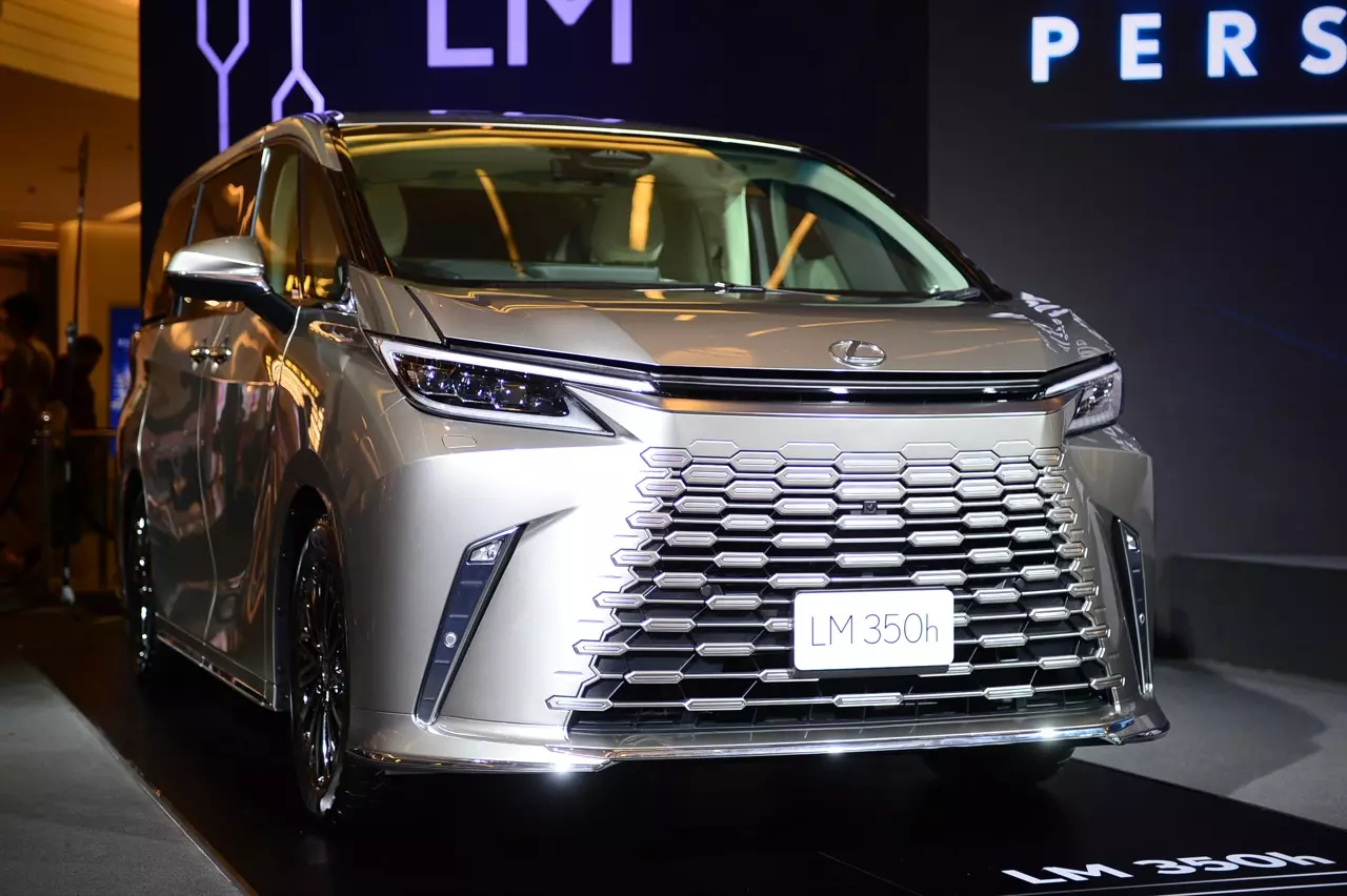 ตู้เทวดา สุดหล่อมาแล้ว The New LEXUS LM ราคาเริ่มต้น 6,290,000 บาท