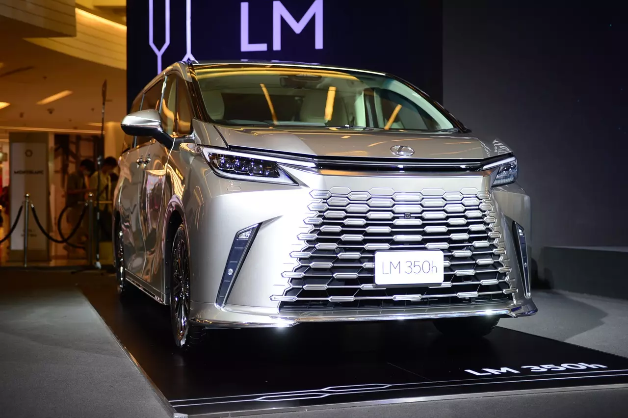ตู้เทวดา สุดหล่อมาแล้ว The New LEXUS LM ราคาเริ่มต้น 6,290,000 บาท