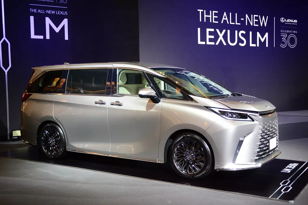 ตู้เทวดา สุดหล่อมาแล้ว The New LEXUS LM ราคาเริ่มต้น 6,290,000 บาท