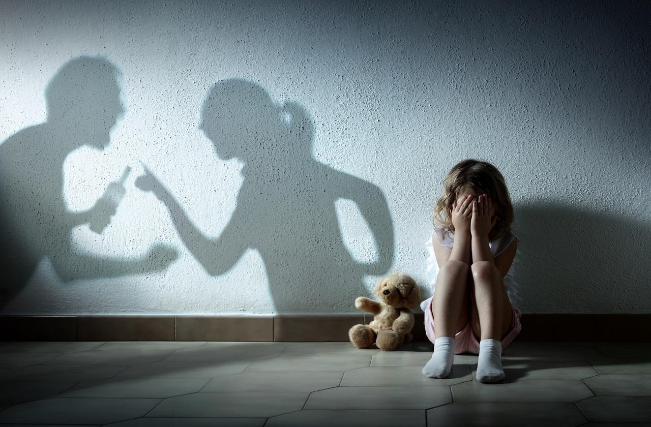 家庭暴力：父母为何虐待儿童！应如何预防？