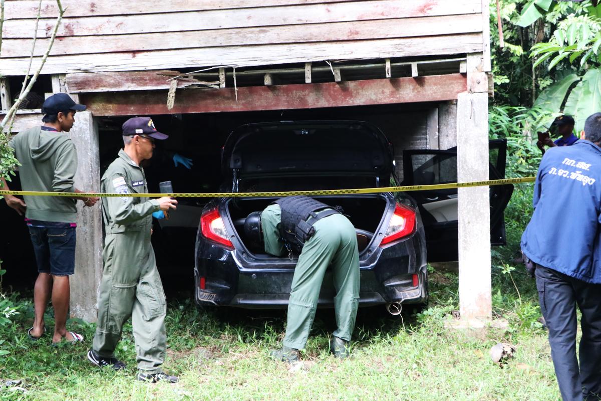 泰国警方在博他仑府废弃房子发现越狱犯弃用的轿车