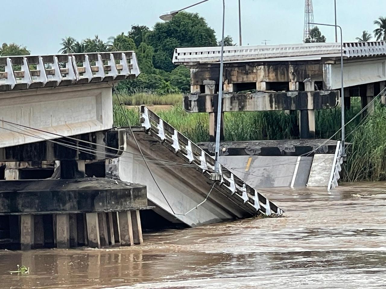 暴雨致大桥塌入乒河，甘烹碧2分区村民与世隔绝