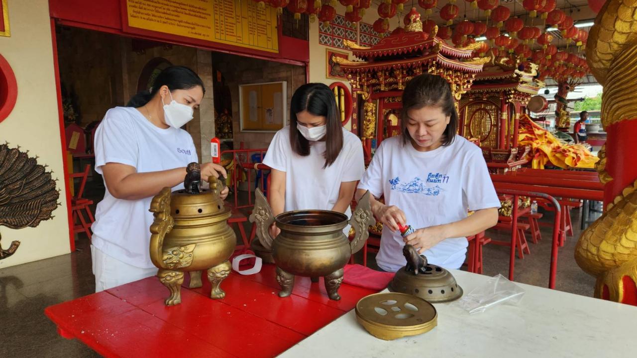 普吉岛神社清洁，为准备2023年素食典礼