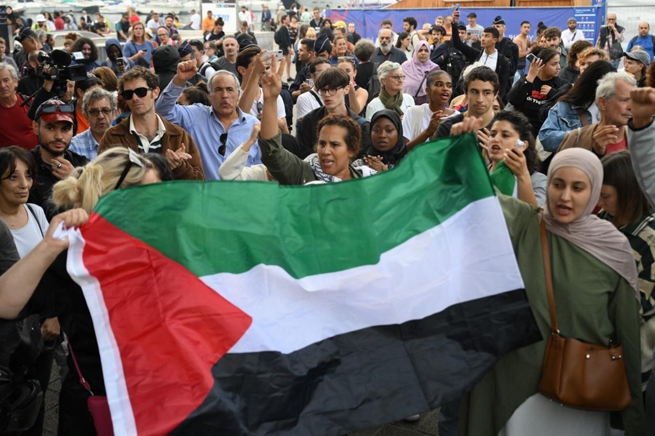 Palestinians in France march in support of Palestine on 10 October 2023