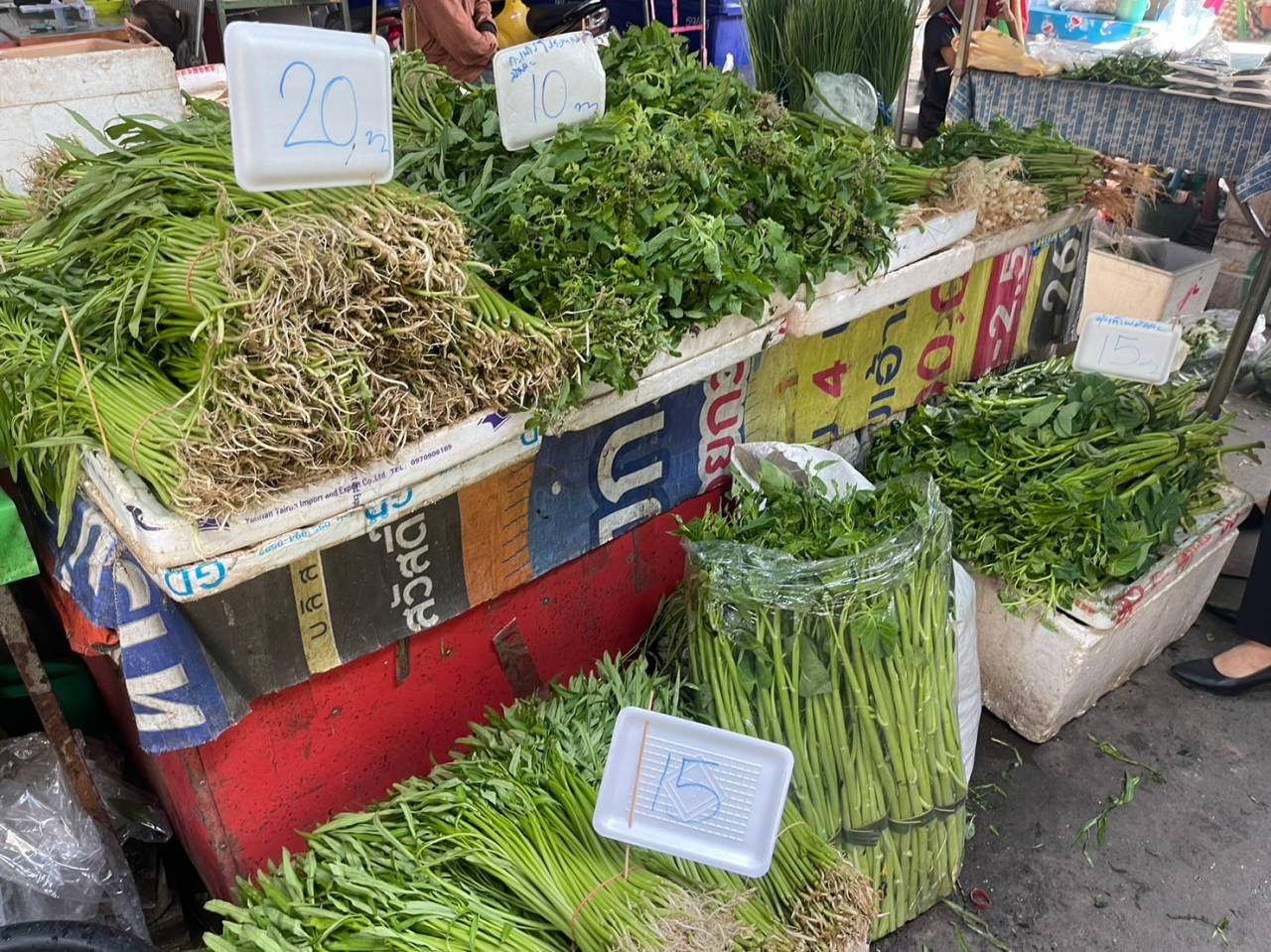 素食节前，武里南府商务部检查市场蔬菜价格