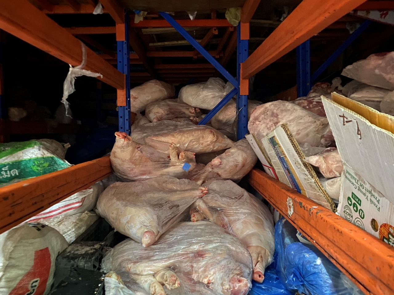 叻丕府府尹下令突击邦拍区冷藏室，查获超8.6吨非法肉类