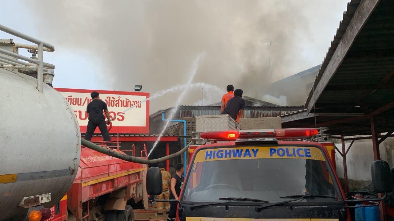 泰国北冲市场大火烧毁9家摊位，损失超2000万