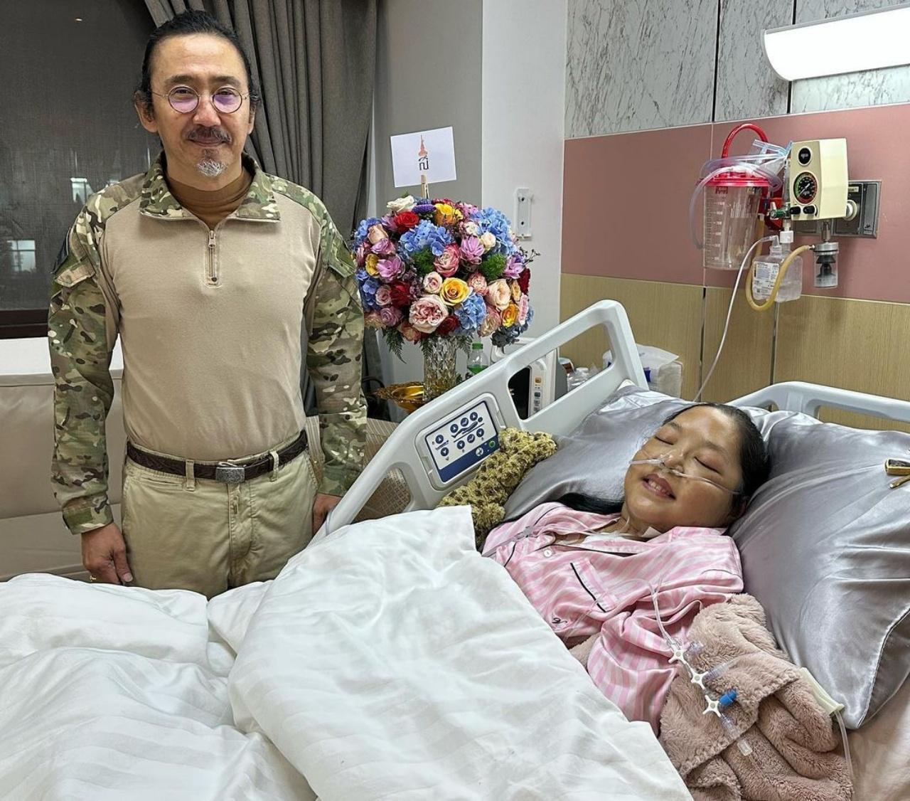 泰国参谋长更新女儿最新病况，昏迷8天终于醒来！