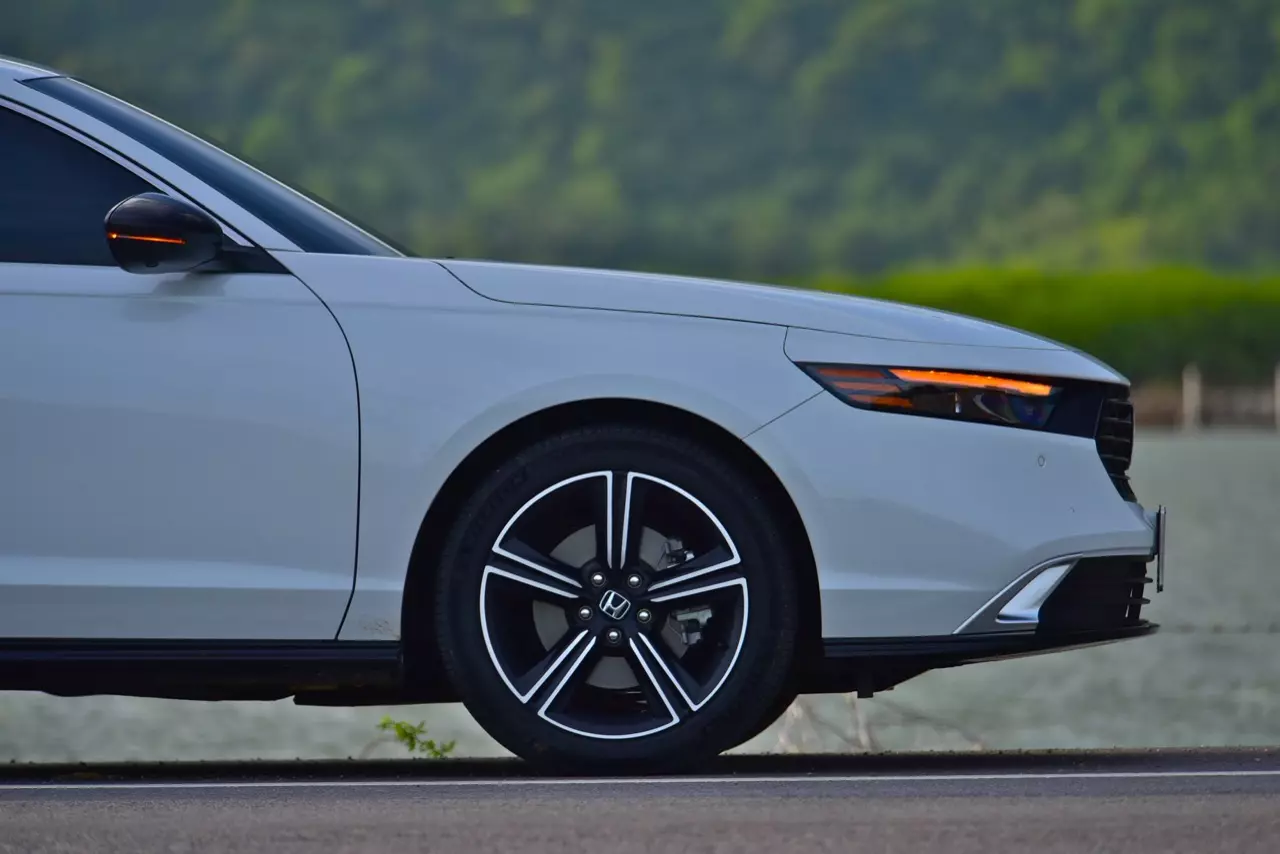 ขับโคตรดี! ทดสอบ HONDA NEW ACCORD RS e:HEV 