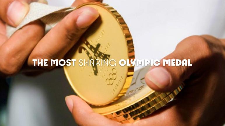 The medals for the Paris 2024 Olympic Games (Olympique Paris 2024) were designed by the famous French designer Philippe Starck.  With the idea of ​​sharing the medals with the people behind the scenes who lead athletes to success.