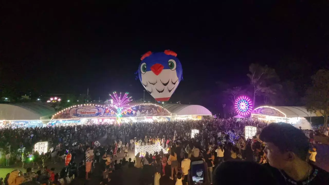 คนแห่ชมงาน มหกรรมบอลลูน ไฟล้านดวง 2024 หนุนการท่องเที่ยวกระตุ้น ศก.เมืองหาดใหญ่