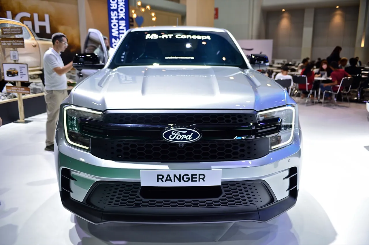 ดับซ่าเตี้ยหน้าหล่อ มาเงียบๆ จอดเสียบหลังบูธ Ford Ranger MS-RT ตัวเตี้ย ...