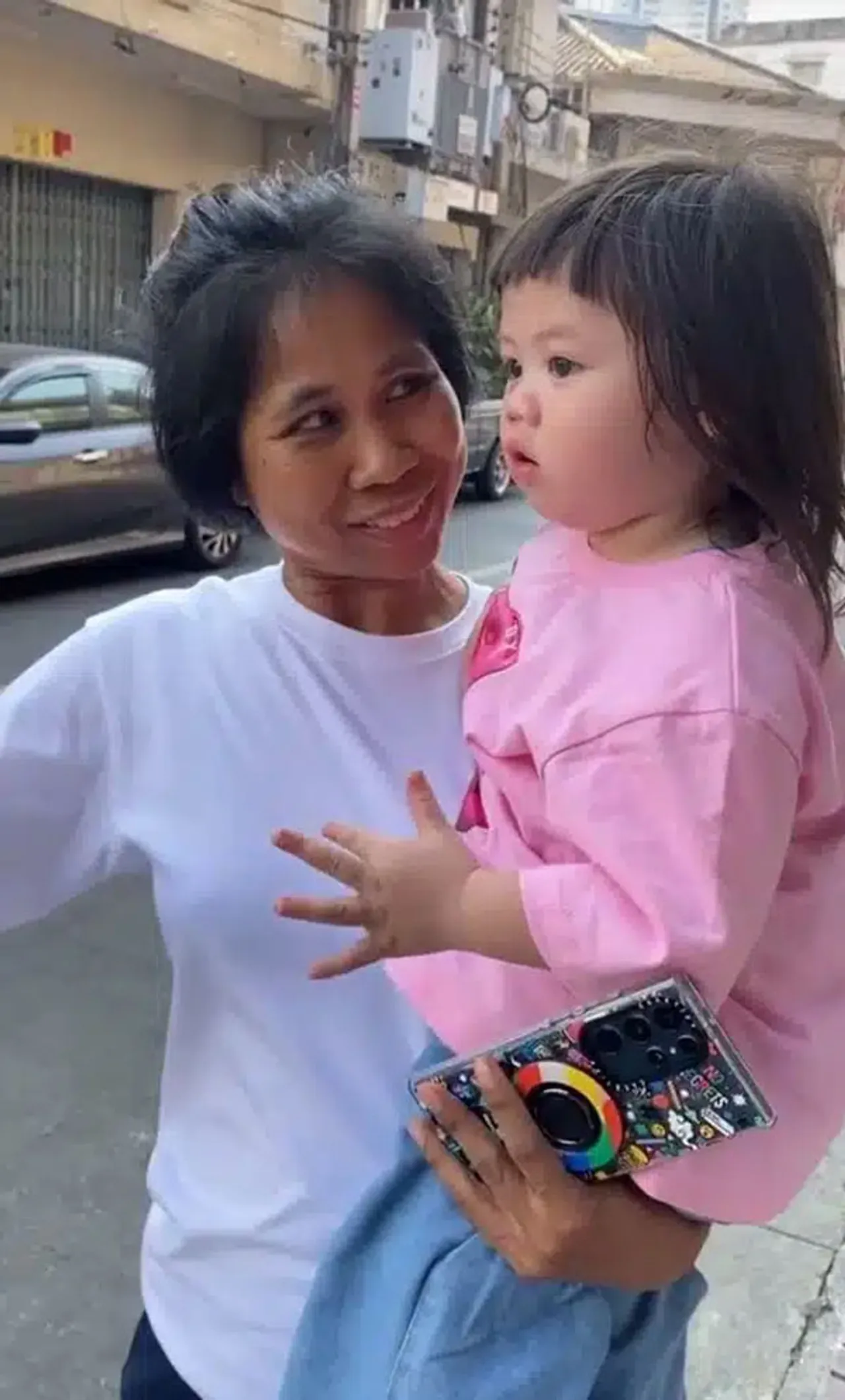 ชมพู่ อารยา ตอบแล้ว ป้าเจี๊ยบ เคยเป็นพี่เลี้ยงสมัยเด็กจริงหรือไม่ (คลิป)