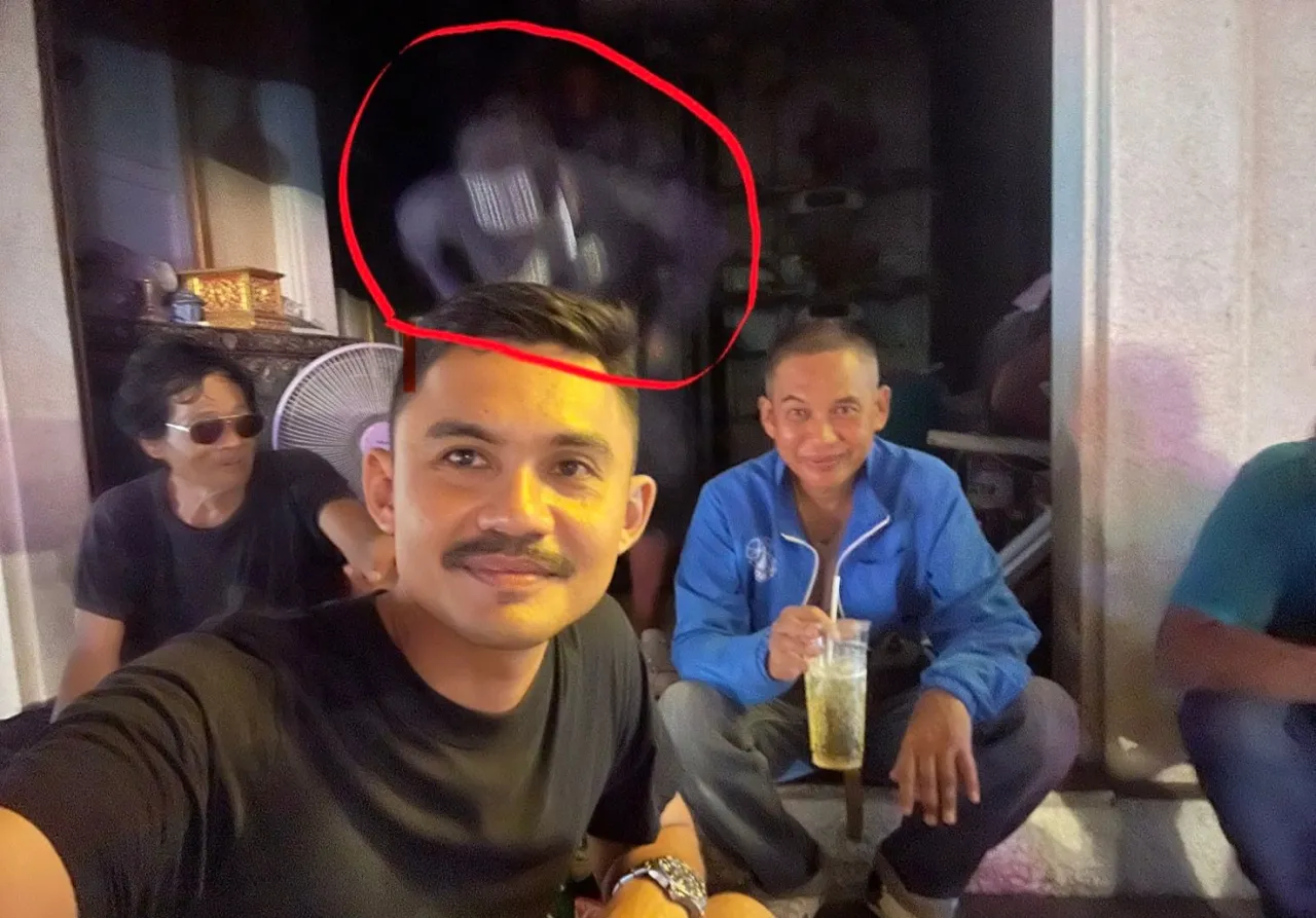 ขนหัวลุก ภาพถ่ายติดวิญญาณ ในงานวัดใหญ่ สัปเหร่อเชื่อเป็นอดีตเจ้าอาวาส