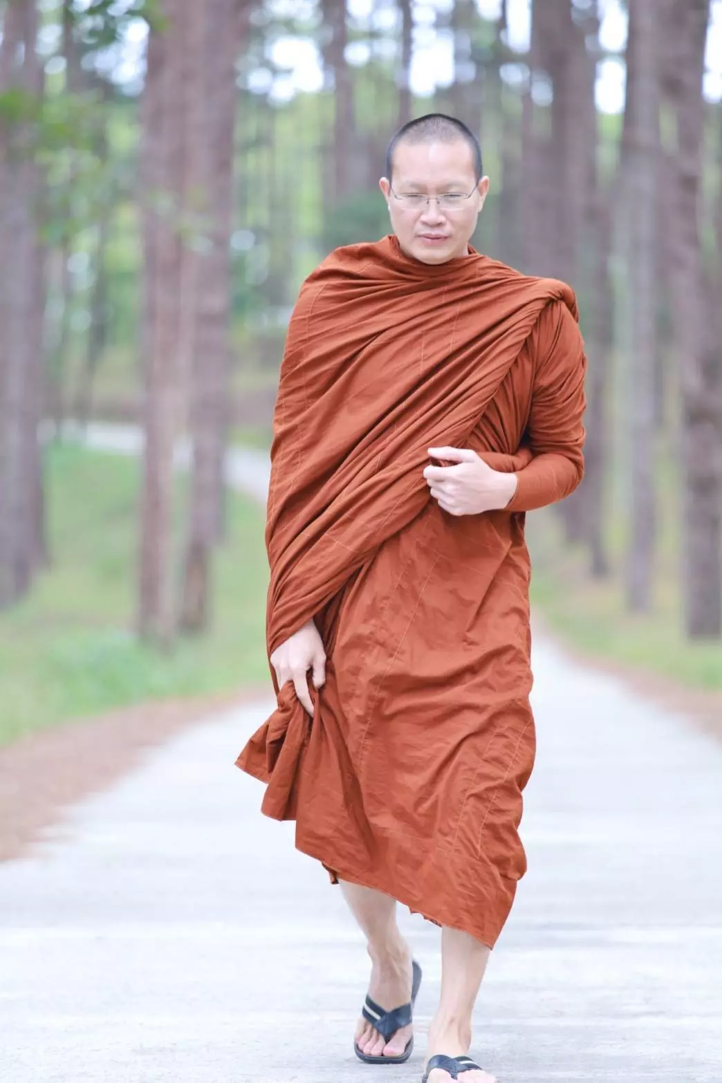 ต่อลมหายใจ ไถ่ชีวิตช้างตกยาก ภารกิจช่วยสัตว์ประจำชาติ “พระครูอ๊อด วัดเจดีย์หลวง”