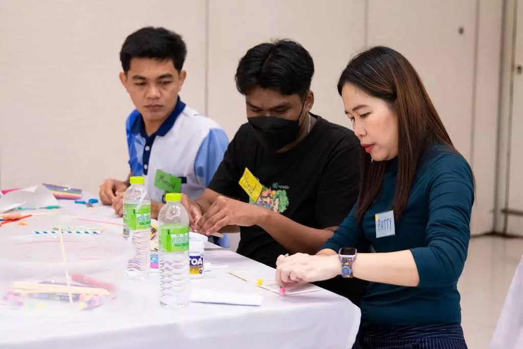 จากเด็กด้อยโอกาส สู่นักศึกษาครู ผู้มุ่งหวังจุดประกายการเรียนรู้