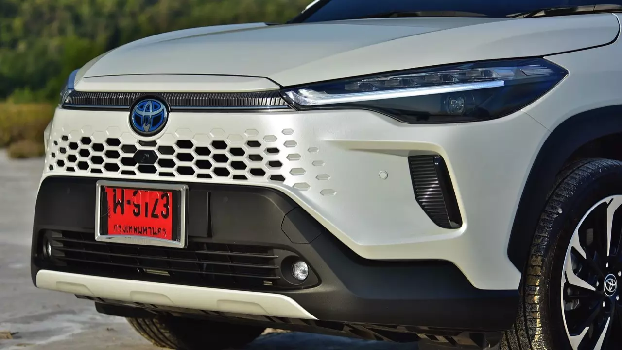หน้าไม่บึ้ง ตัวตึงสายประหยัด ลองขับ TOYOTA COROLLA CROSS รุ่นปรับโฉม 2024 ของดีที่รอคอย