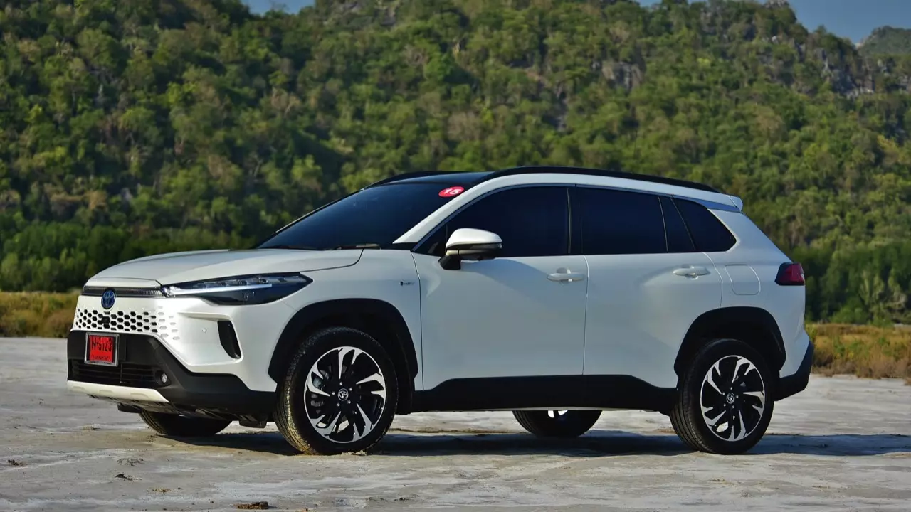 หน้าไม่บึ้ง ตัวตึงสายประหยัด ลองขับ TOYOTA COROLLA CROSS รุ่นปรับโฉม 2024 ของดีที่รอคอย