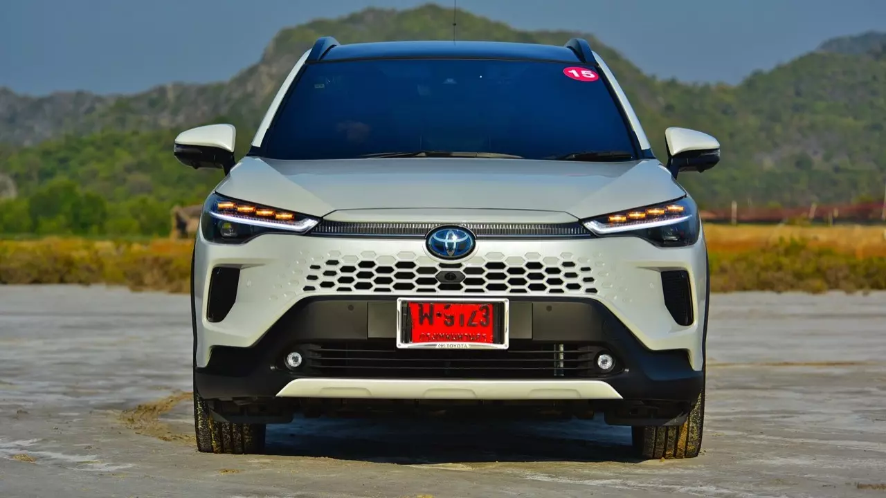 หน้าไม่บึ้ง ตัวตึงสายประหยัด ลองขับ TOYOTA COROLLA CROSS รุ่นปรับโฉม 2024 ของดีที่รอคอย